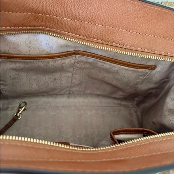 MICHAEL KORS brown leather bag. Like new - Picture 4 of 8